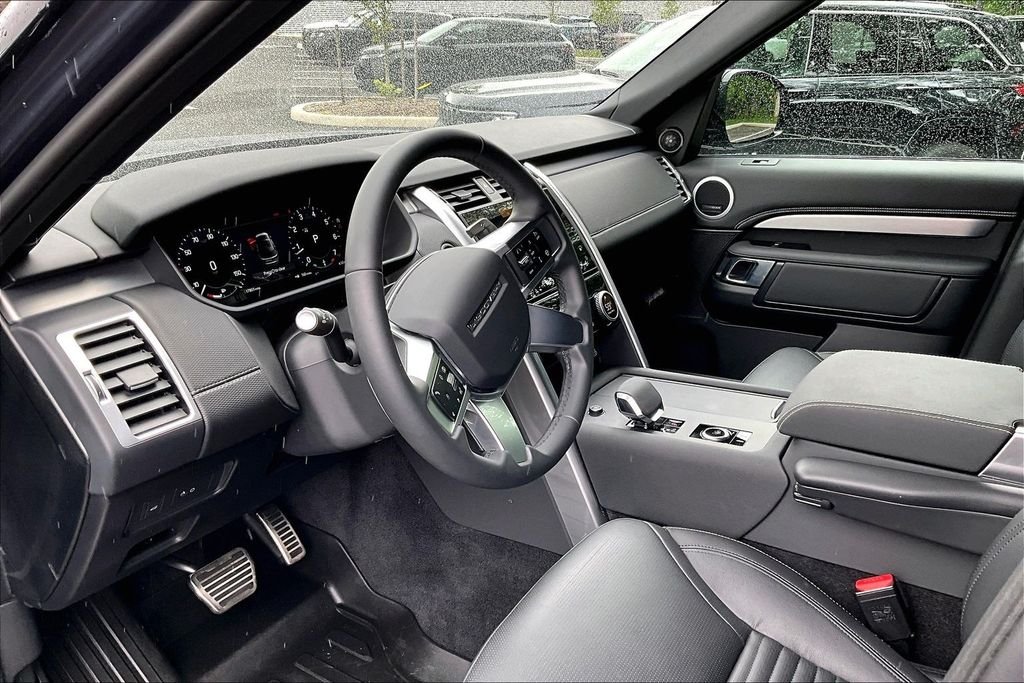 Used 2025 Blue Land Rover Dynamic SE image 13
