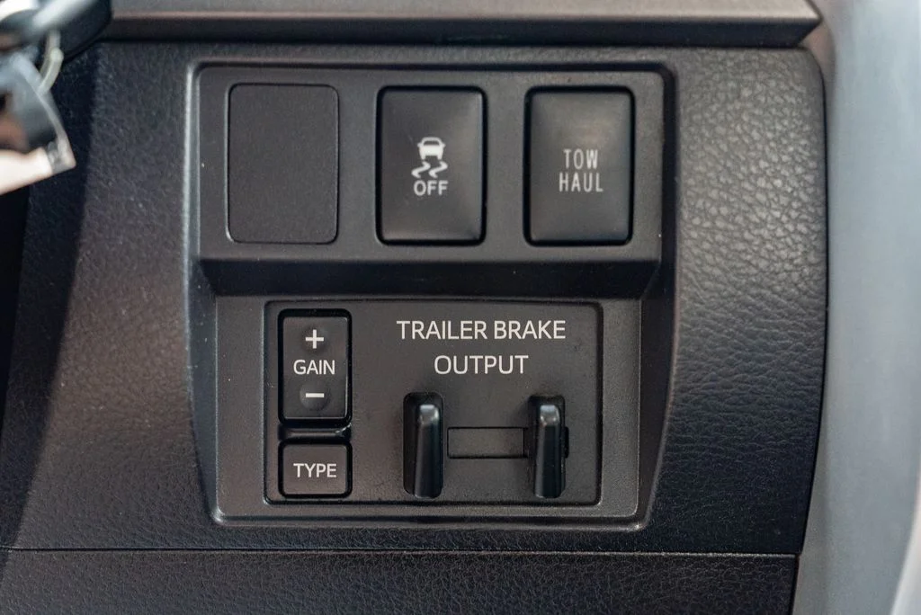 Used 2016 Magnetic Gray Metallic Toyota SR5 image 21