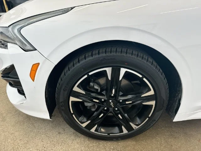 Used 2024 White Kia GT-Line image 27