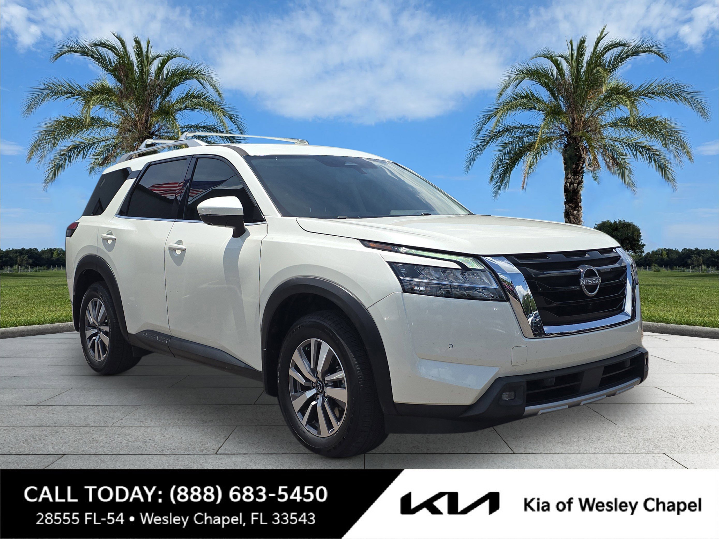 2022 Nissan Pathfinder SL 2WD's photo