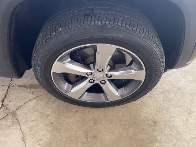 Used 2021  Jeep Limited image 12