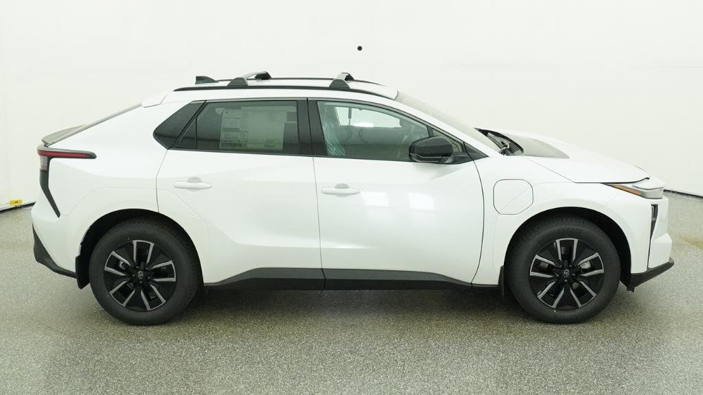 New 2026 WINDCHILL PEARL Toyota XLE image 60