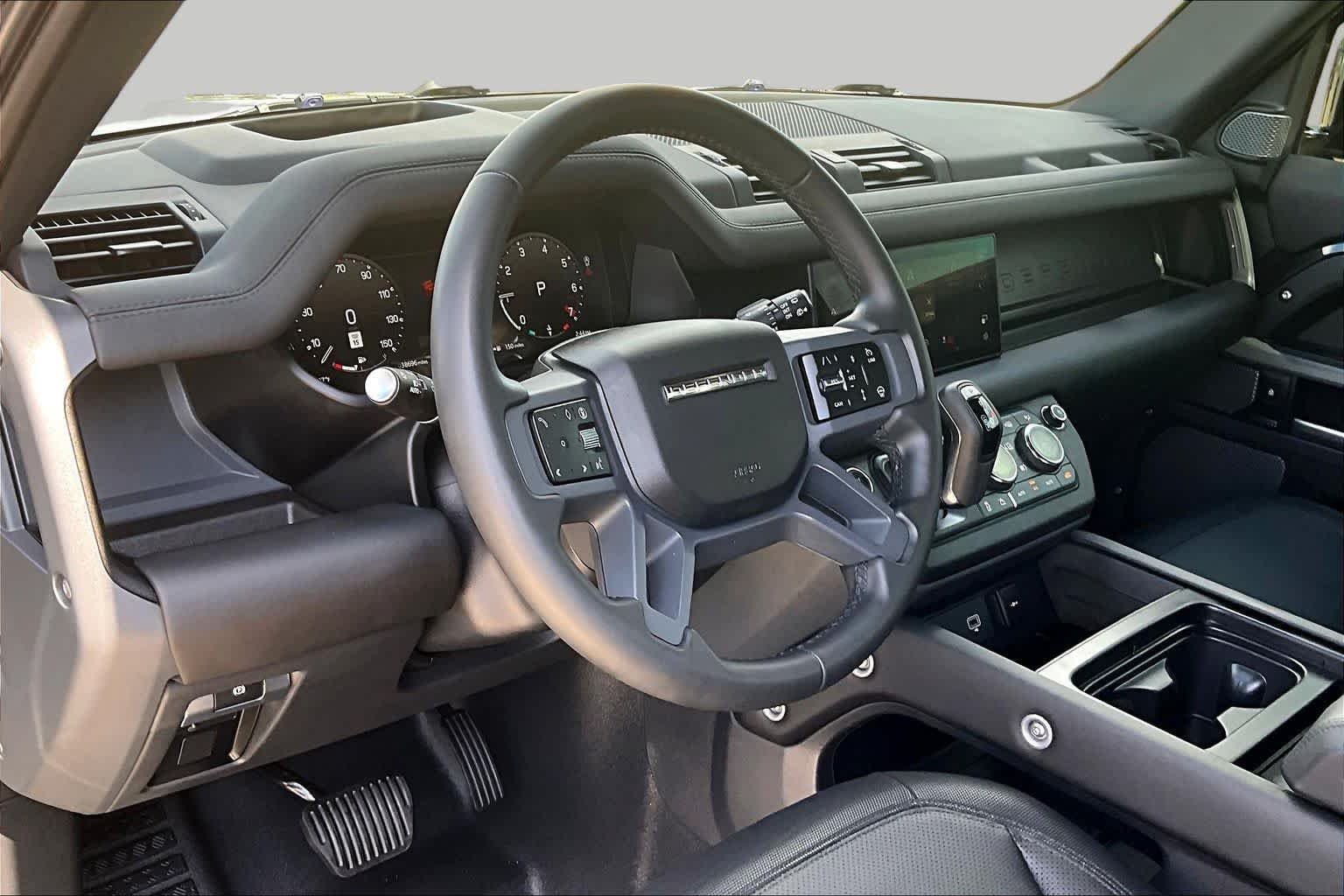 Used 2024 Carpathian Grey Premium Metallic Land Rover X-Dynamic SE image 14