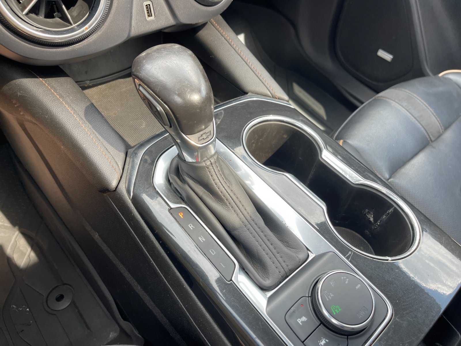 Used 2021 IRIDESCENT PEARL TRICOAT Chevrolet Premier image 22