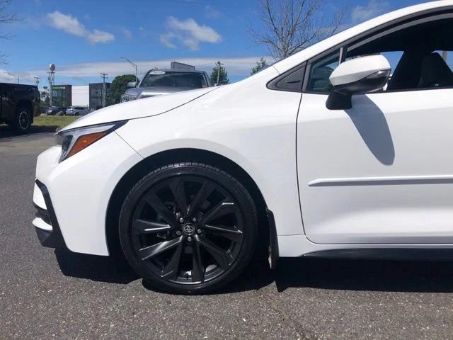 Used 2024 Ice Toyota SE image 36