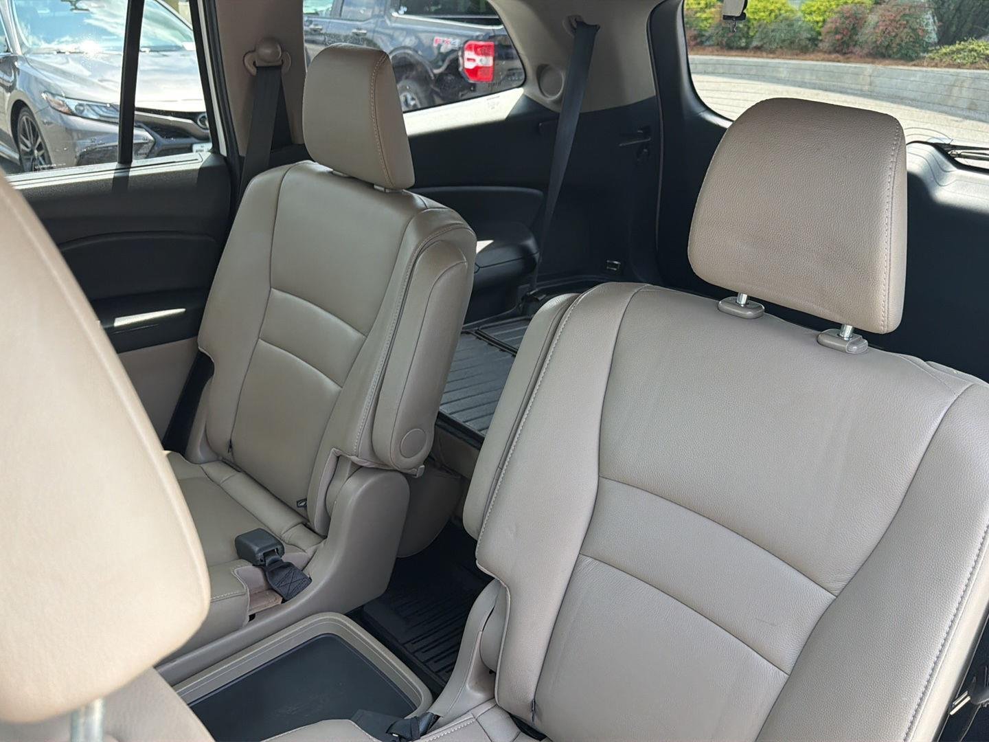 Used 2019 White Diamond Pearl Honda Touring w/Rear Captain
