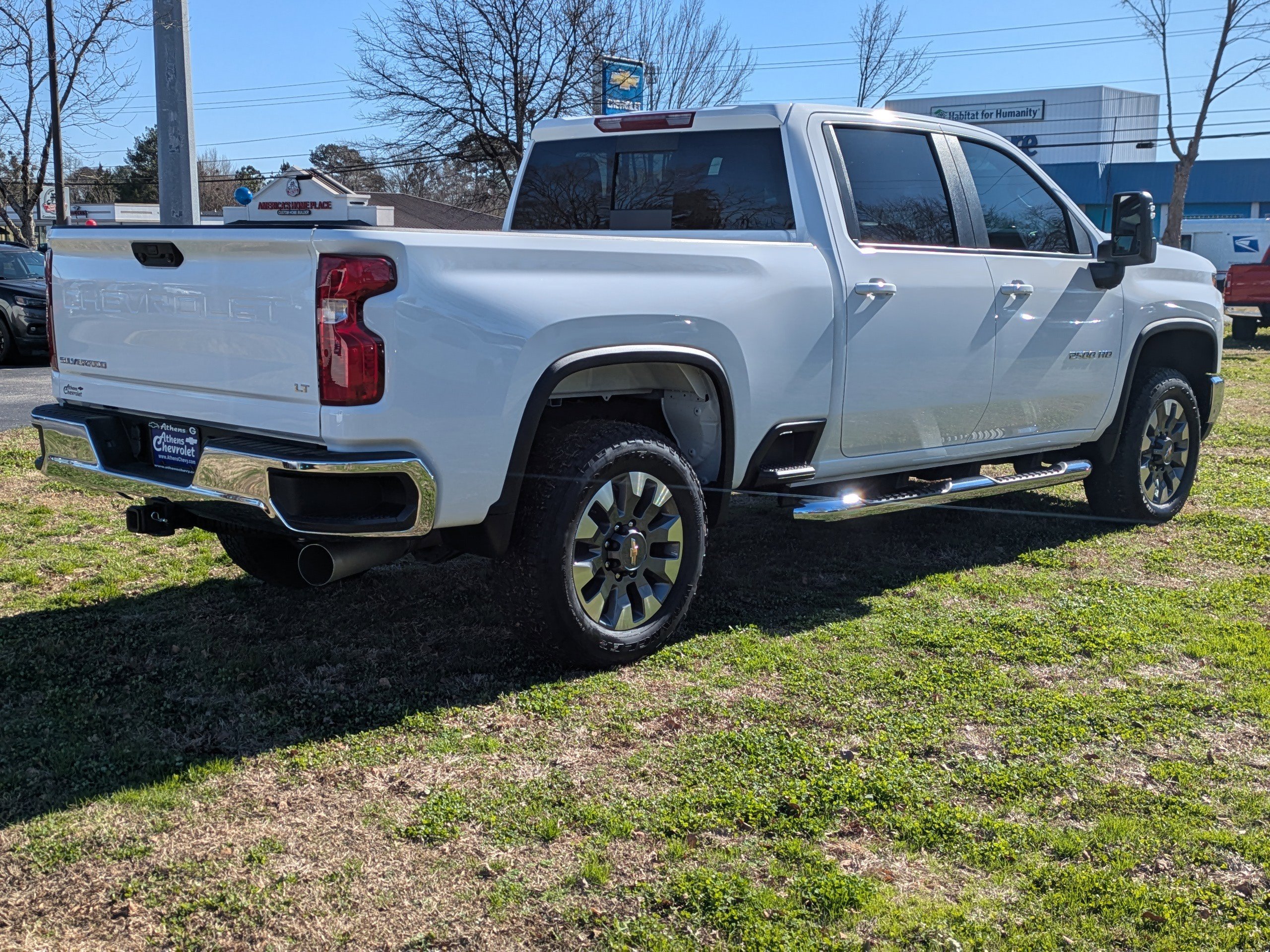 Used 2025 Summit White Chevrolet LT image 4