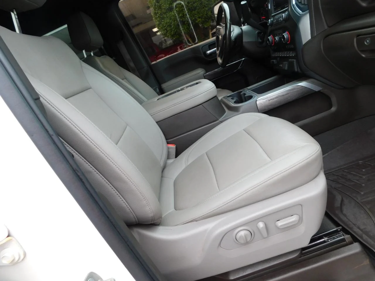 Used 2021 White Chevrolet 4WD CREW CAB 159 in LTZ image 24