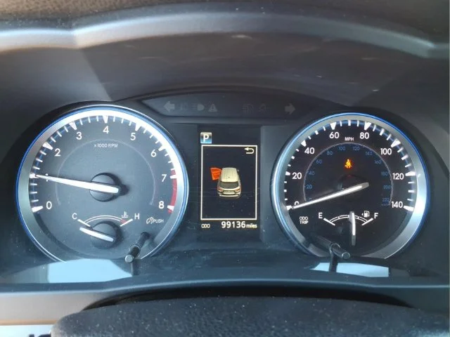 Used 2017 Silver Toyota XLE image 18