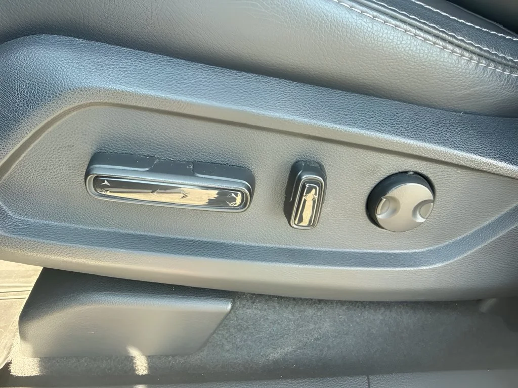 Used 2023  Honda Touring image 11