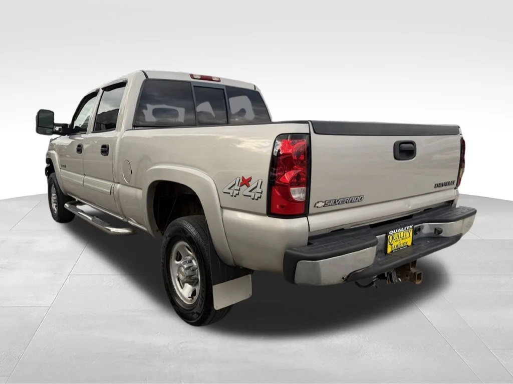Used 2005 Silver Chevrolet LS image 3