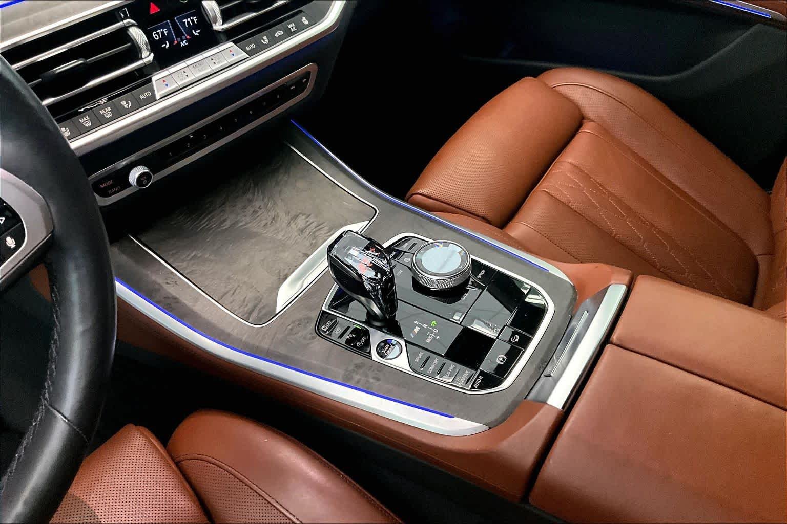 Certified Used 2021 Tanzanite Blue II Metallic BMW M50i image 15