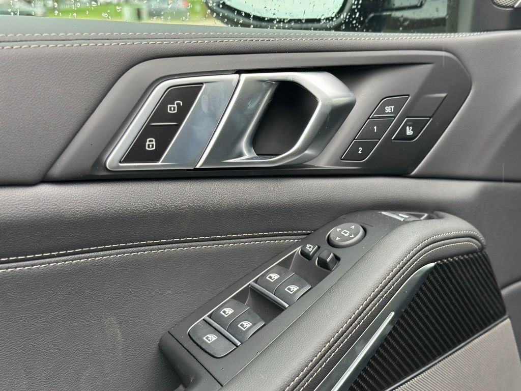 New 2026 Black Sapphire Metallic BMW M60i image 18