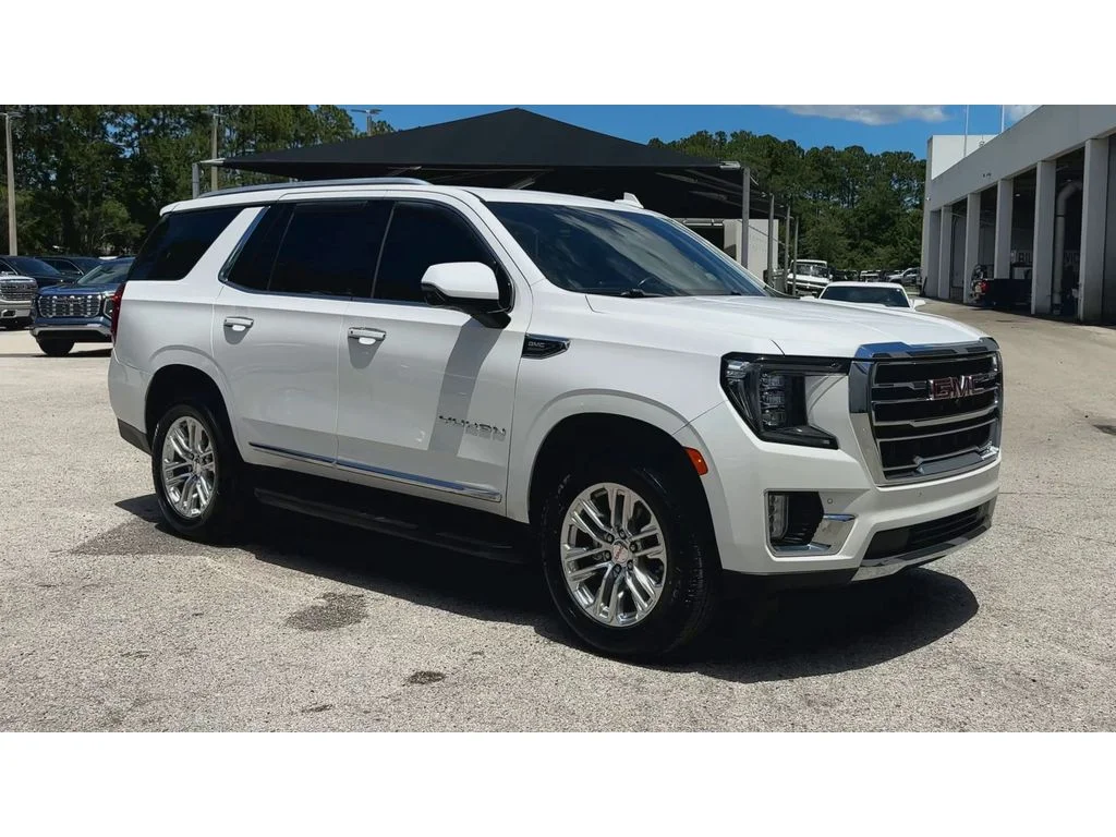 Certified Used 2022 White Frost Tricoat GMC SLT image 2