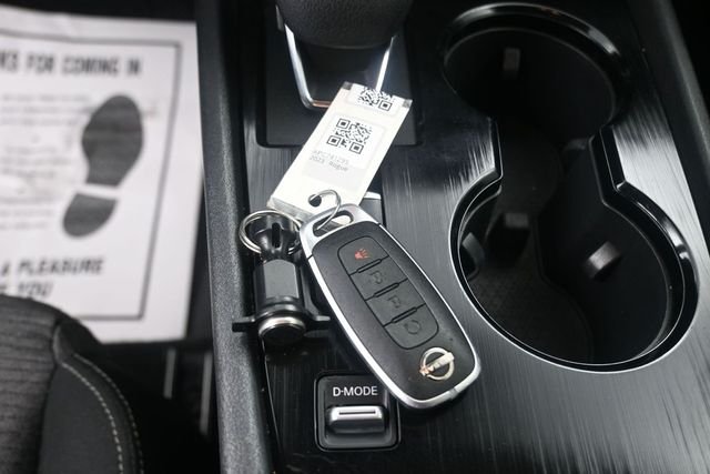 2023 Nissan Rogue SV - Photo 11