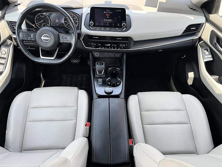 Used 2023 Pearl White Tricoat Nissan SV image 18