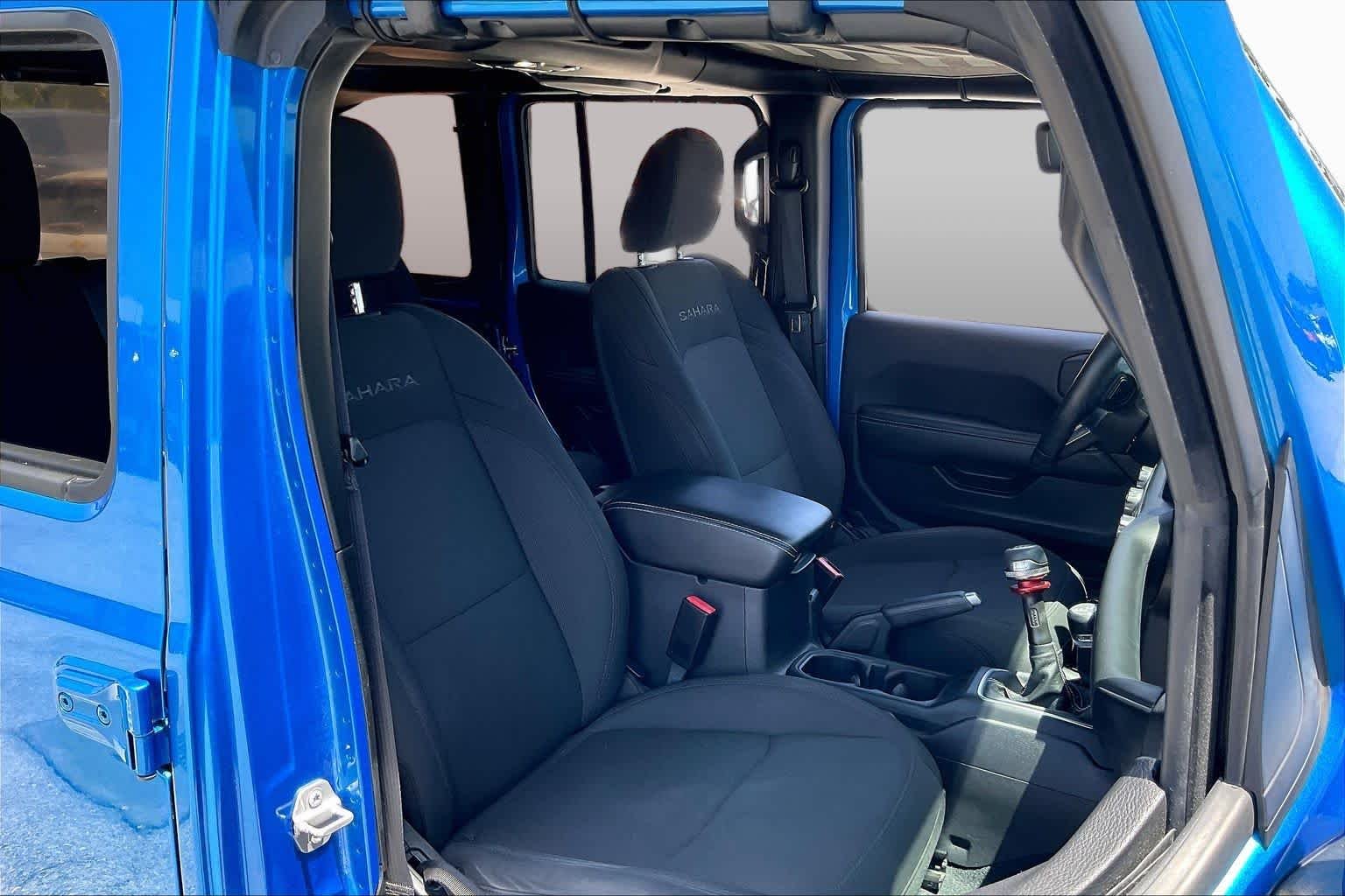 Used 2022 Hydro Blue Pearlcoat Jeep Unlimited Sahara image 9