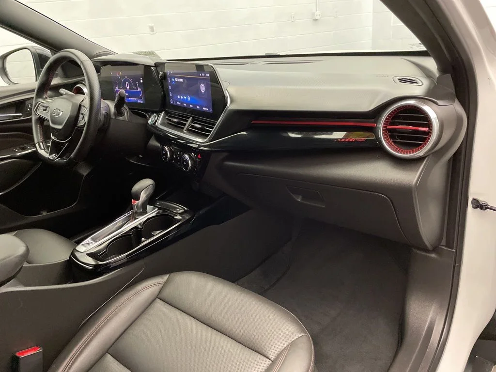 Used 2024 White Chevrolet 2RS image 26