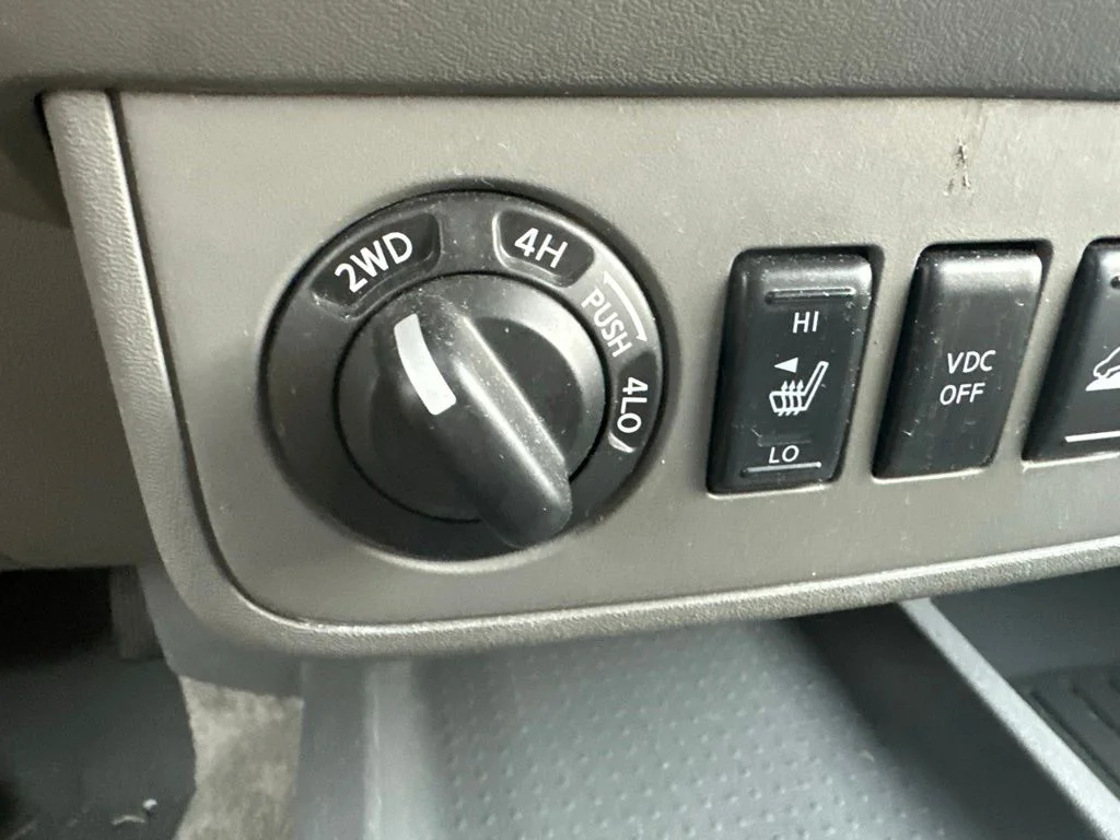 Used 2011 White Nissan SL image 21