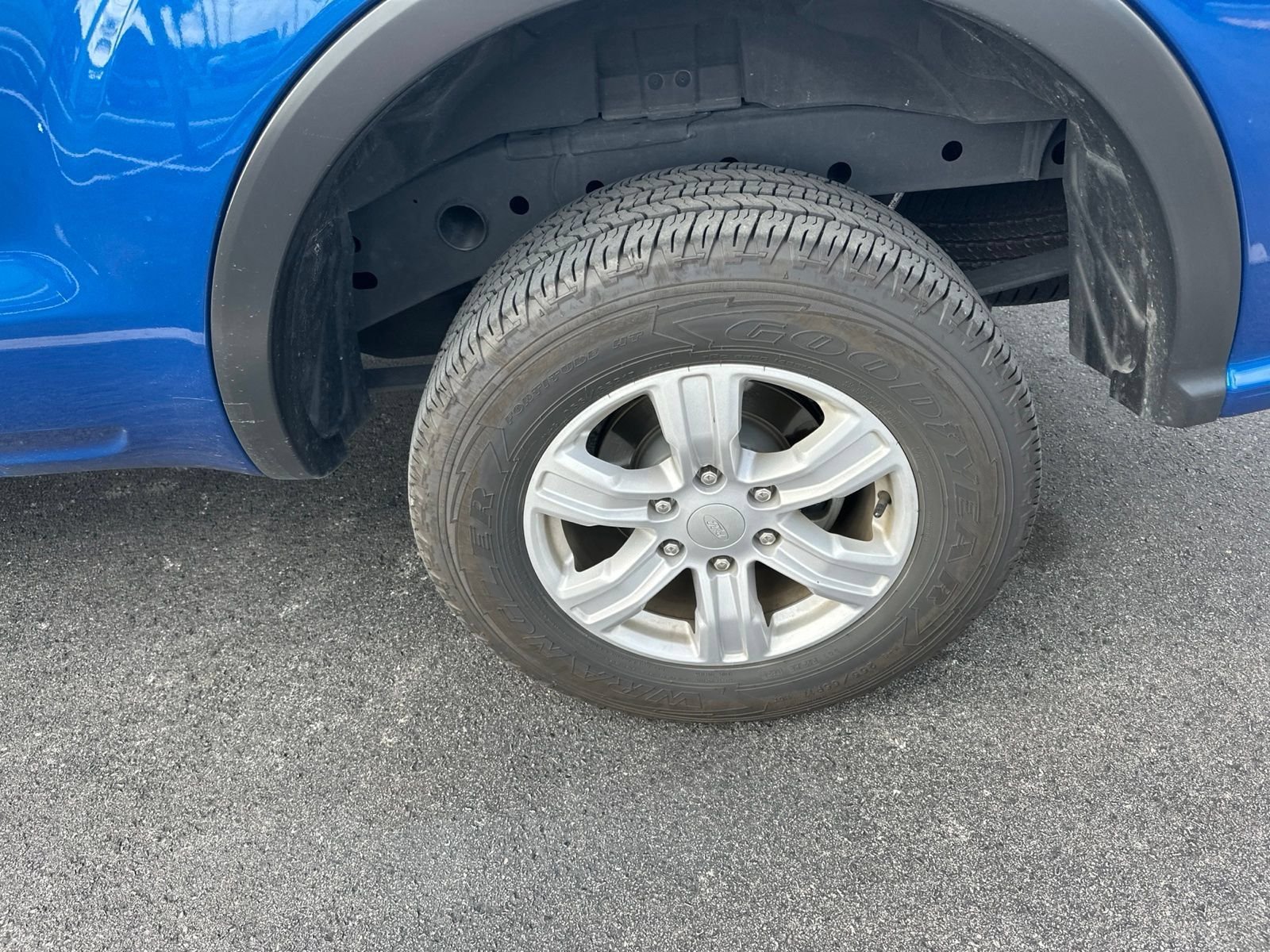 Used 2019 Lightning Blue Metallic Ford XL image 5