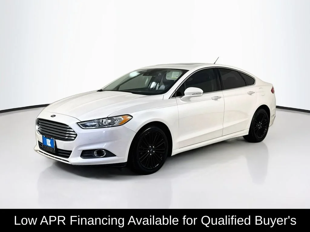 Used 2016 White Platinum Clearcoat Metallic Ford SE image 3