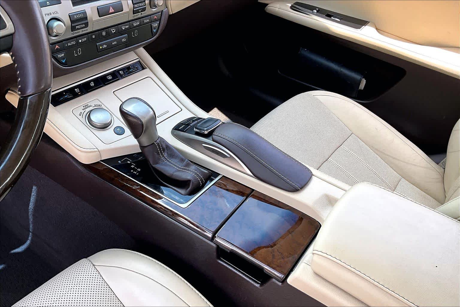 Used 2016 Autumn Shimmer Lexus  image 17