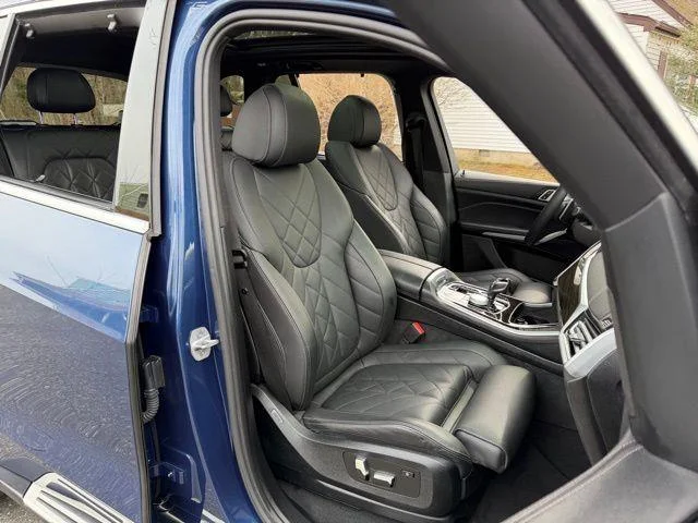 Used 2023 Blue BMW xDrive40i image 11