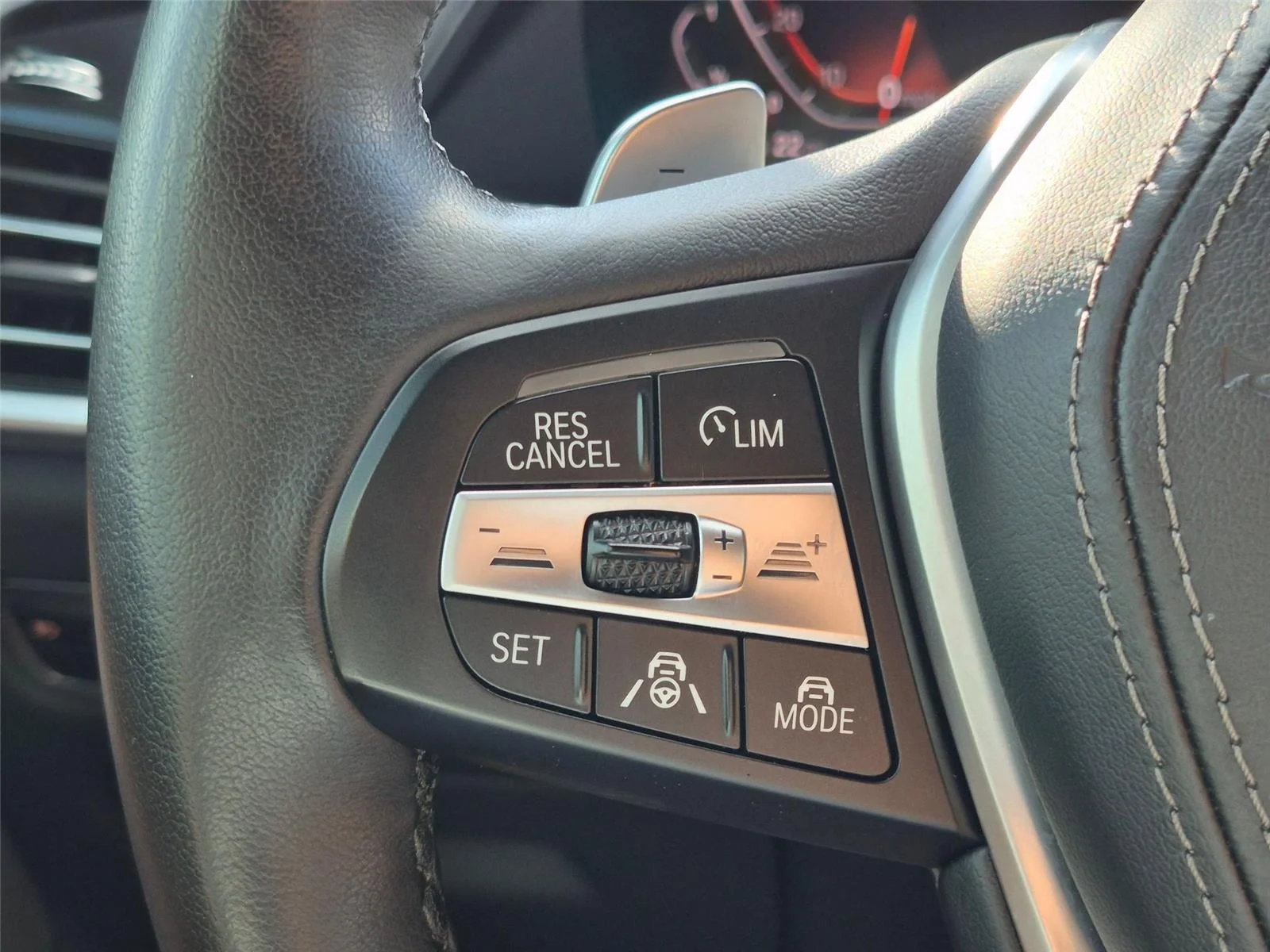Used 2020 Mineral White Metallic BMW xDrive40i image 17