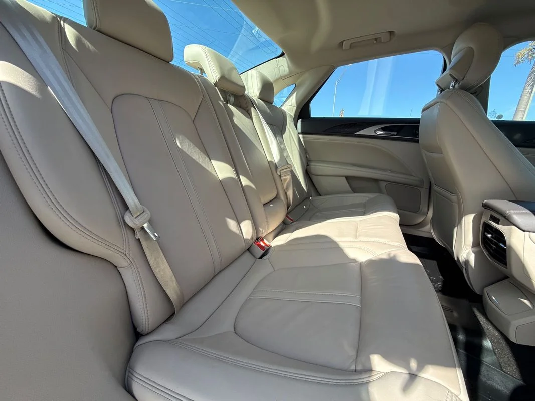 Used 2019  Lincoln Reserve I image 16