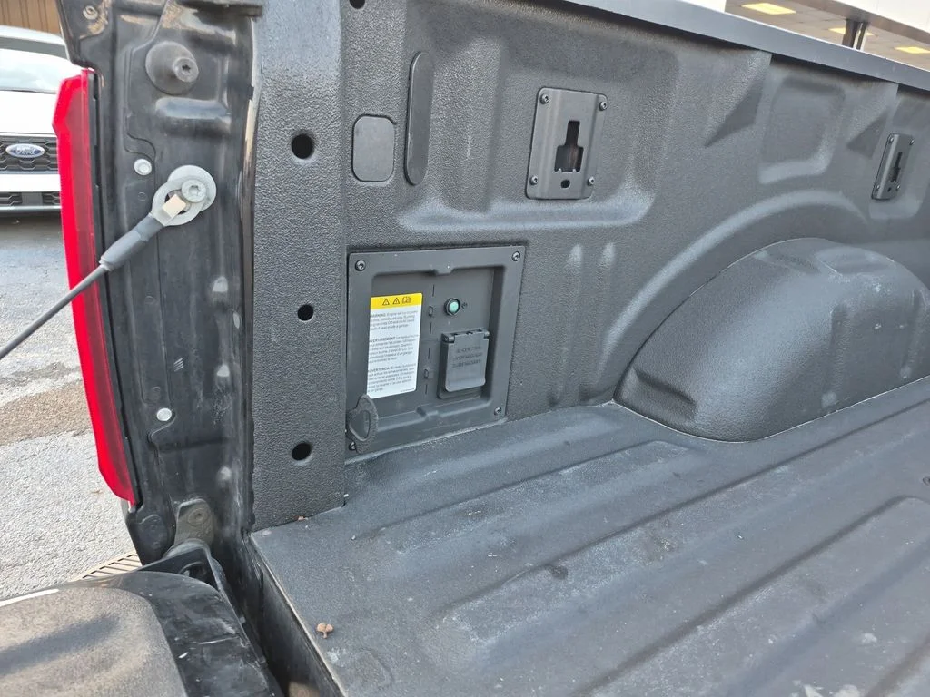 Used 2024 Black Metallic Ford XLT image 8