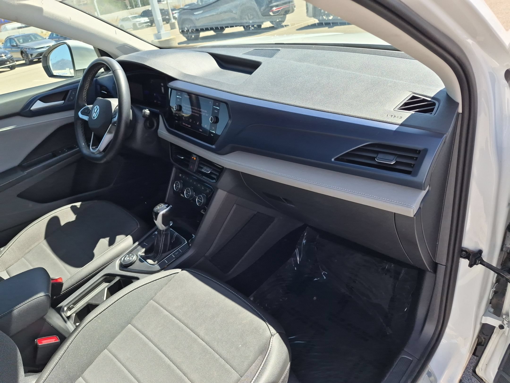 Used 2024 White Volkswagen SE image 30