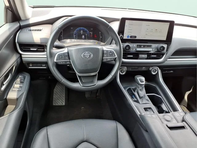 Used 2025 Black Toyota XLE image 18