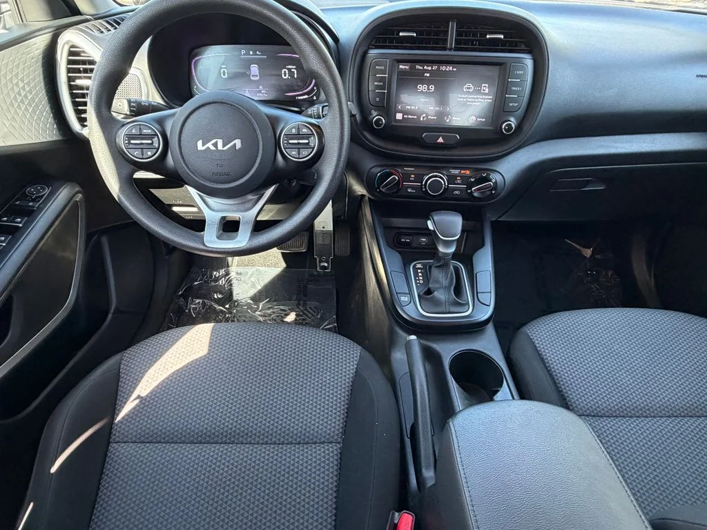 2024 Kia Soul LX - Photo 14