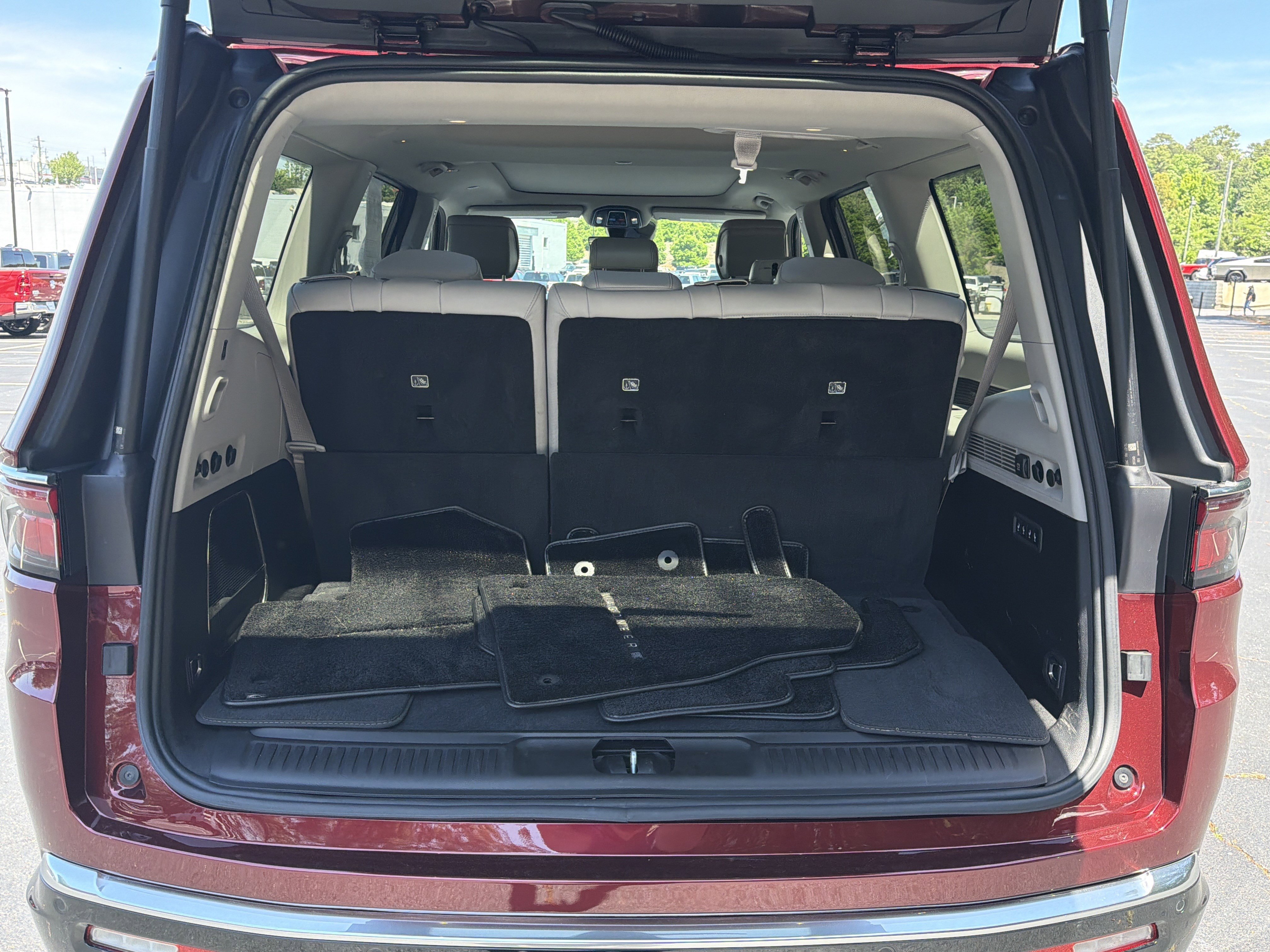 Used 2022 Velvet Red Pearlcoat Jeep Series III image 28