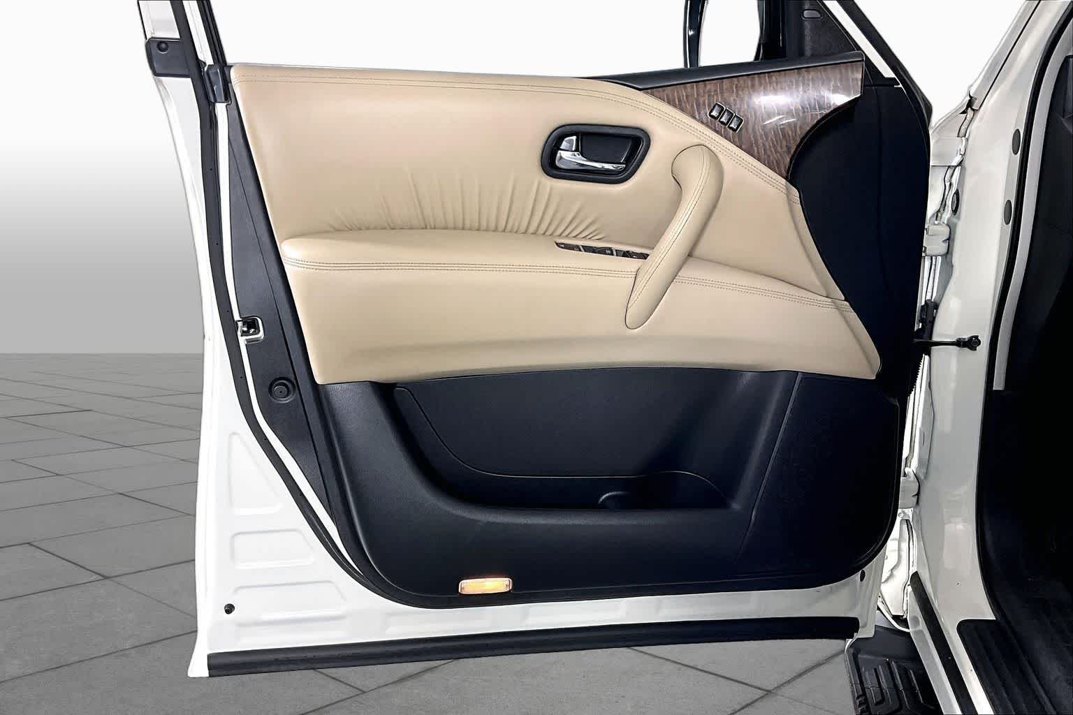 Used 2019 Pearl White Tricoat Nissan SL image 21