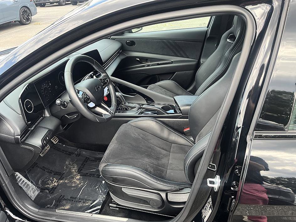Used 2025 Abyss Black Hyundai Base image 13