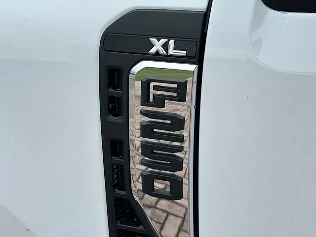 New 2026 Oxford White Ford XL image 17