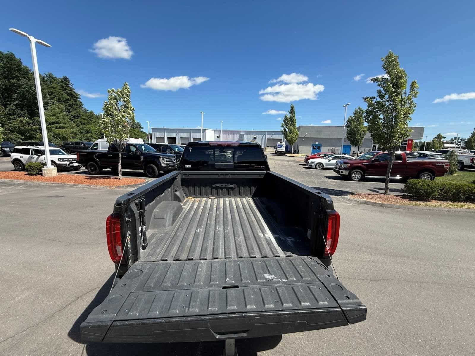Used 2022 Onyx Black GMC AT4 image 8