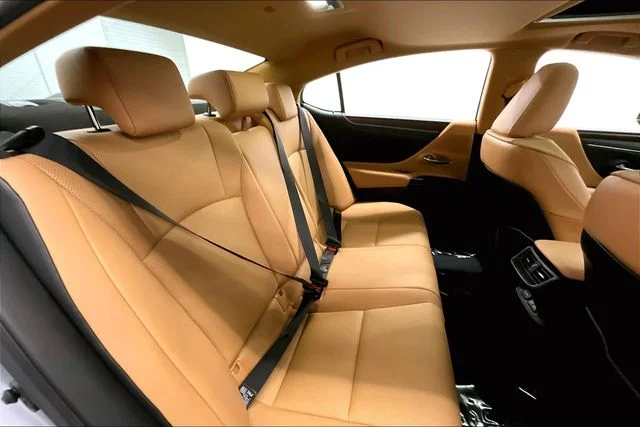 Used 2022 Iridium Lexus 350 image 25