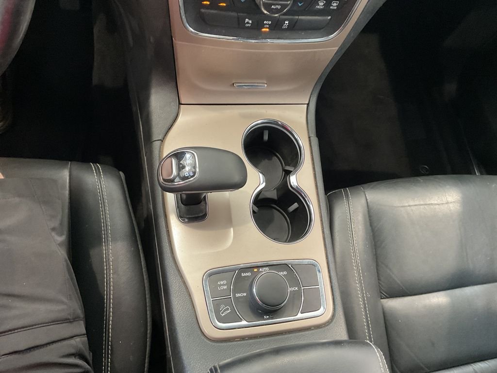 Used 2015 White Jeep Limited image 27