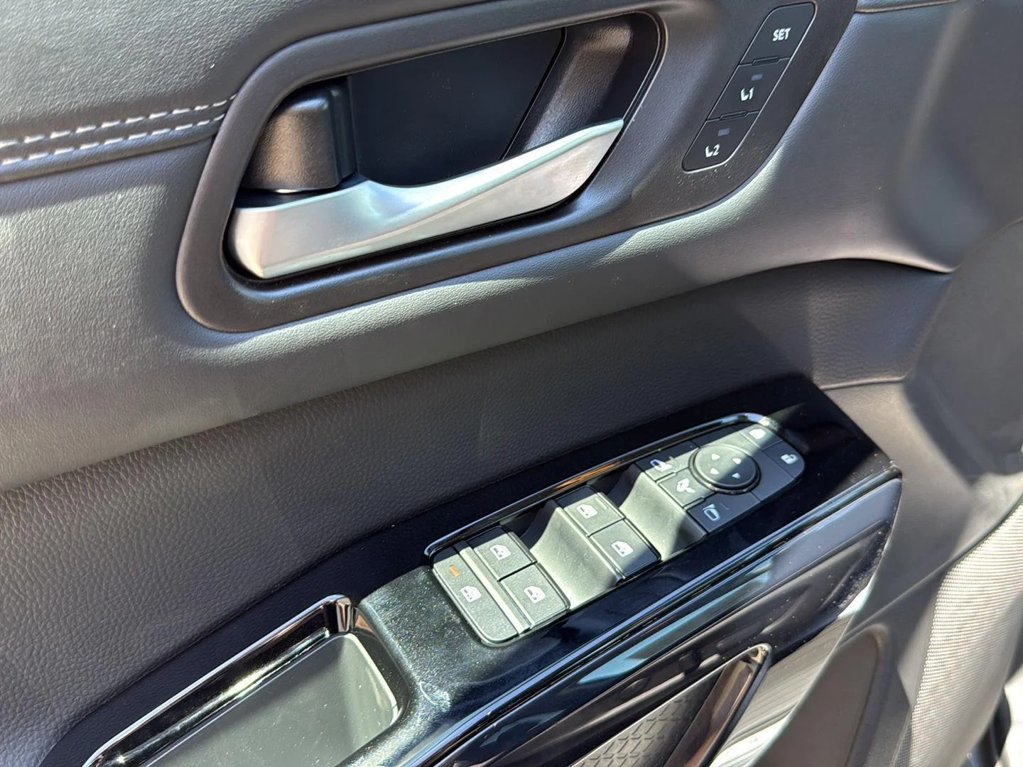 New 2026 Boulder Gray Pearl/Super Black Nissan Platinum image 27