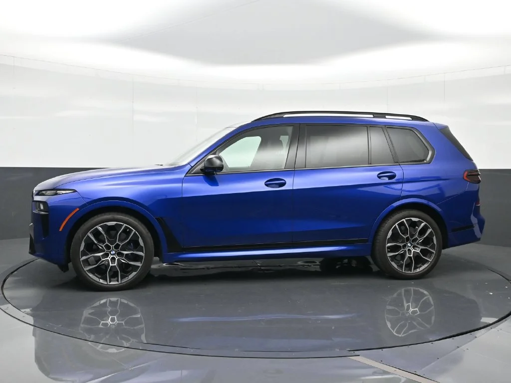Used 2025 Blue BMW M60i image 3