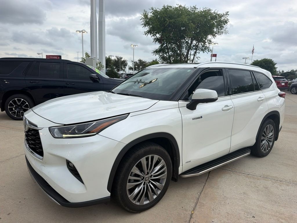 Used 2021 White Toyota Platinum image 1