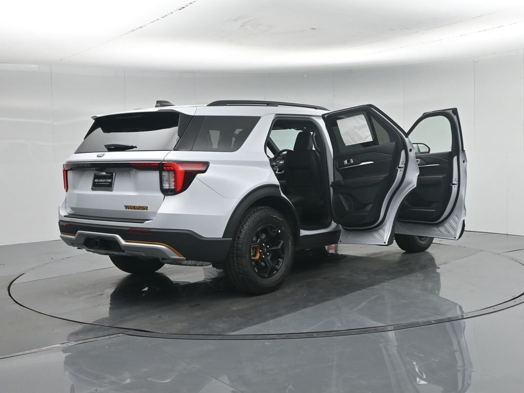 New 2026 Space White Metallic Ford Tremor image 31