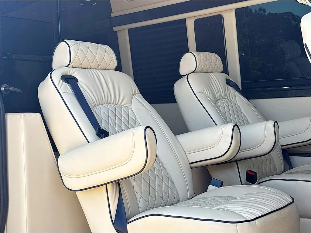 Used 2022  Mercedes-Benz Cargo 144 WB image 36