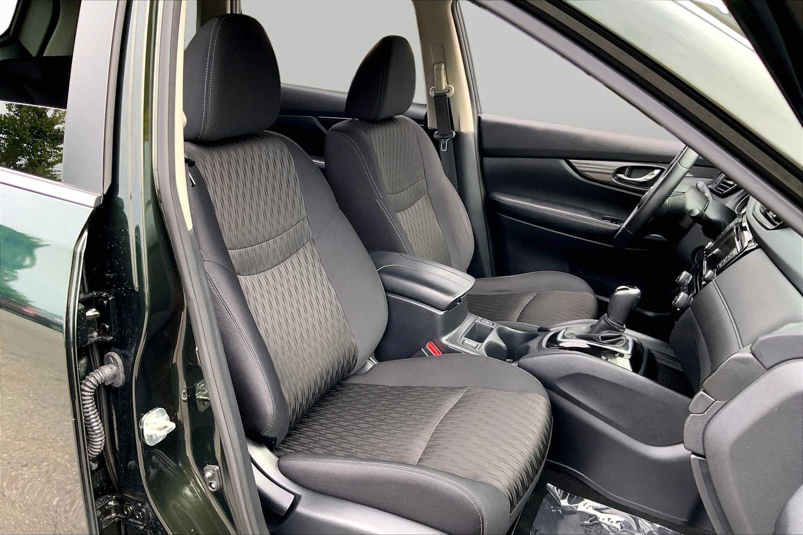 Used 2019 MIDNIGHT PINE M Nissan SV image 8