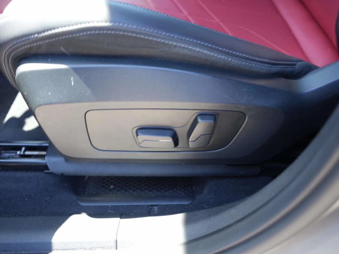Certified Used 2023 Space Silver Metallic BMW xDrive28i Sports Activity Vehicle image 14