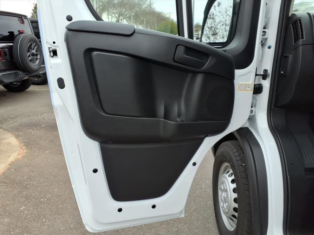 New 2026 Bright White Clearcoat RAM Tradesman image 4