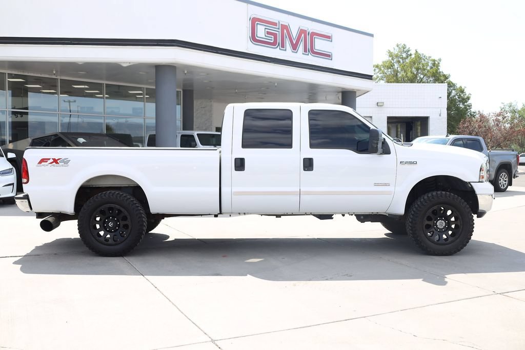 Used 2005 White Ford Lariat image 7