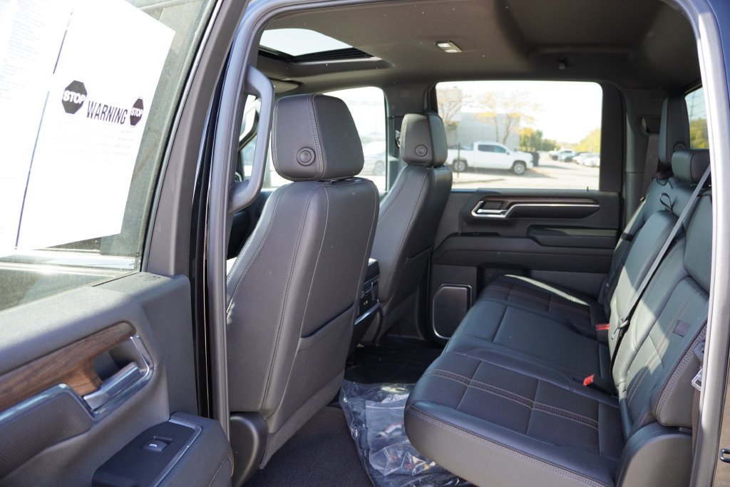 2024 Chevrolet Silverado 3500HD High Country - Photo 17